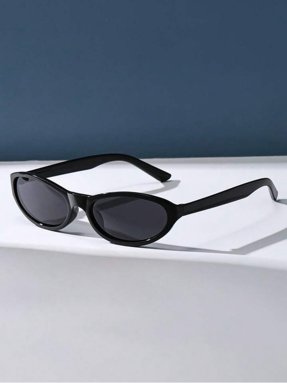 Black Oval Women's Sunglasses - Classic Chic